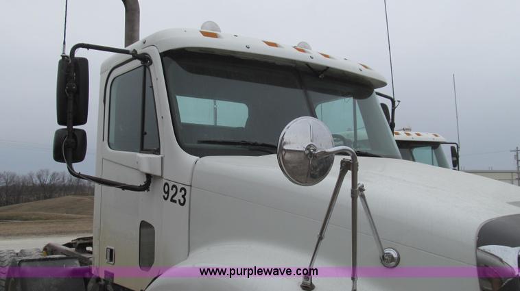 image for item E3827 2005 Freightliner CL120 semi truck