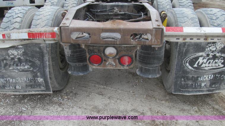 image for item E3827 2005 Freightliner CL120 semi truck