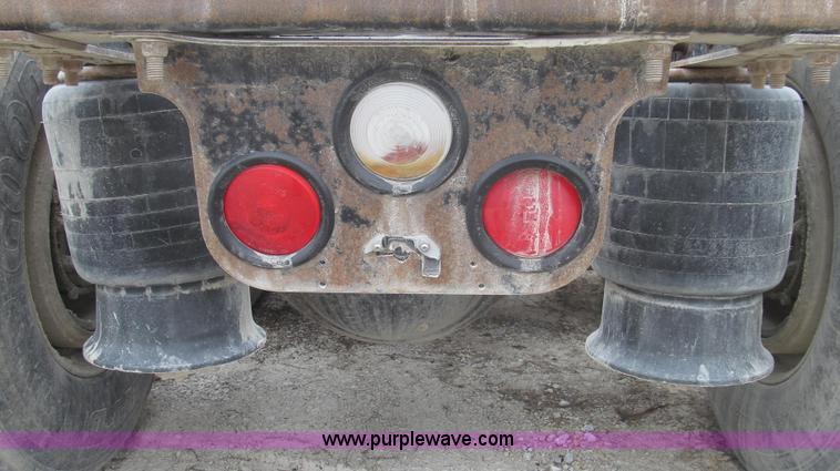 image for item E3827 2005 Freightliner CL120 semi truck