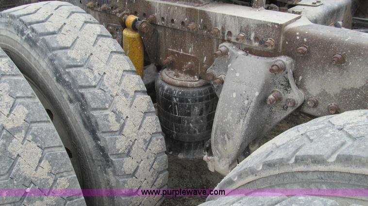 image for item E3827 2005 Freightliner CL120 semi truck