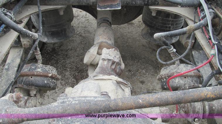 image for item E3827 2005 Freightliner CL120 semi truck