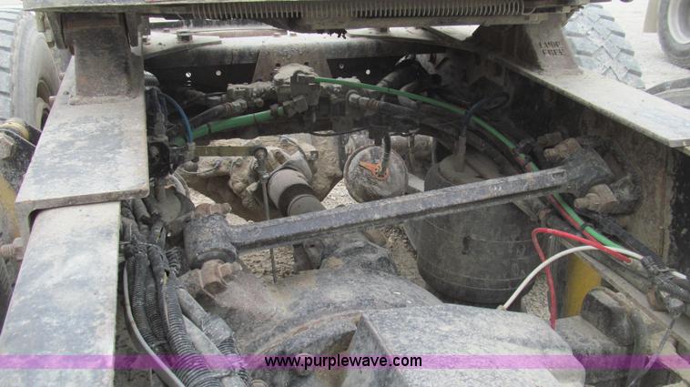 image for item E3827 2005 Freightliner CL120 semi truck