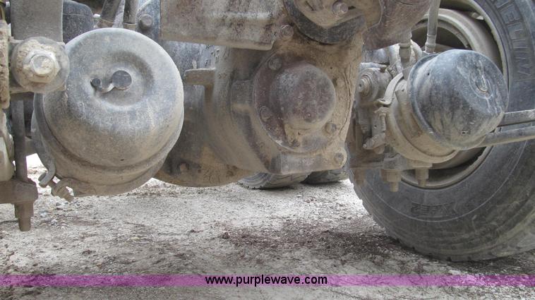 image for item E3827 2005 Freightliner CL120 semi truck