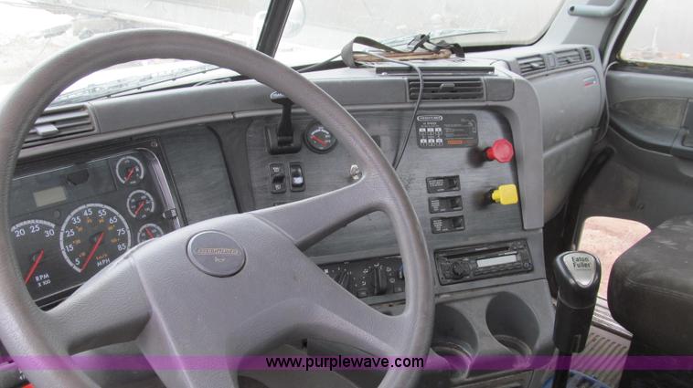 image for item E3827 2005 Freightliner CL120 semi truck