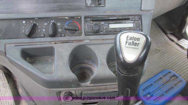 image for item E3827 2005 Freightliner CL120 semi truck