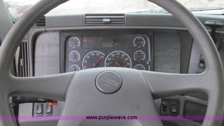 image for item E3827 2005 Freightliner CL120 semi truck