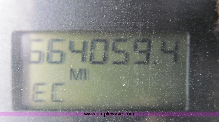 image for item E3827 2005 Freightliner CL120 semi truck