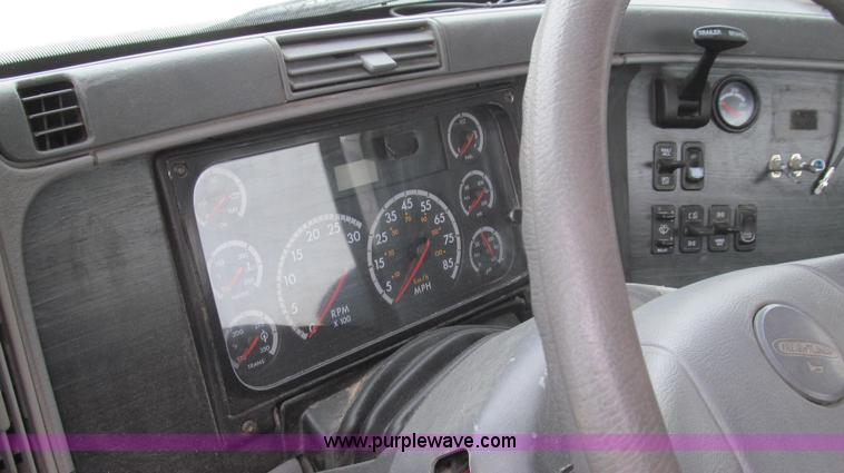 image for item E3827 2005 Freightliner CL120 semi truck