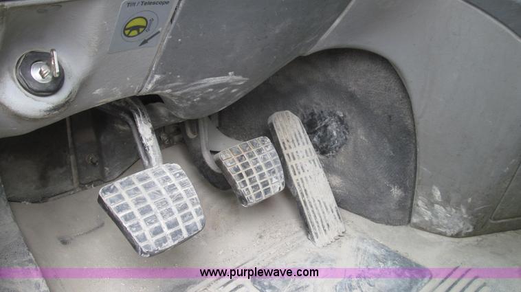 image for item E3827 2005 Freightliner CL120 semi truck