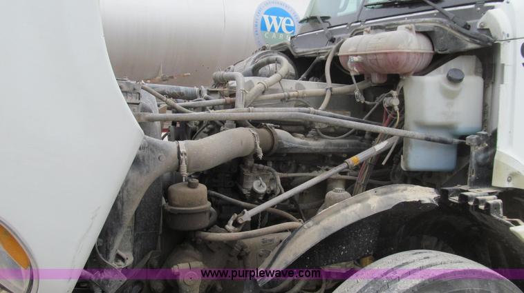 image for item E3827 2005 Freightliner CL120 semi truck