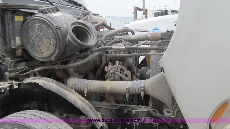 image for item E3827 2005 Freightliner CL120 semi truck