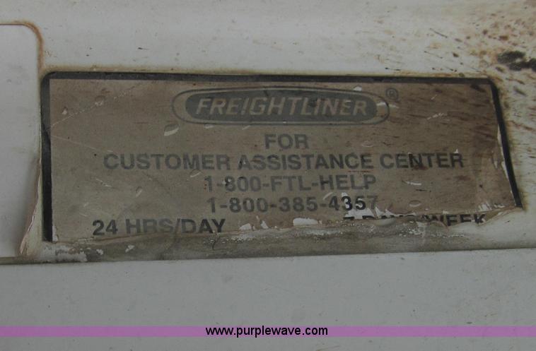 image for item E3827 2005 Freightliner CL120 semi truck