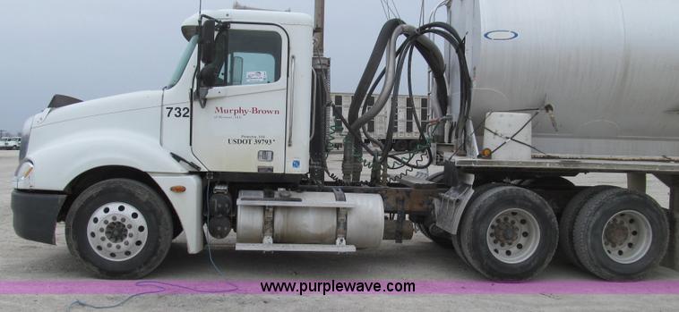 image for item E3833 2005 Freightliner CL120 semi truck