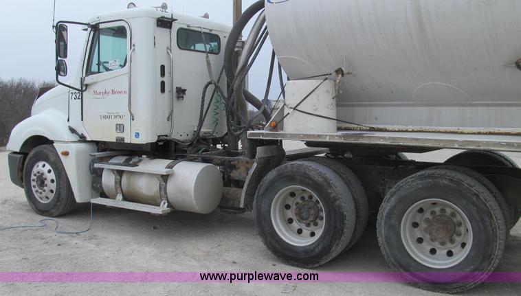 image for item E3833 2005 Freightliner CL120 semi truck