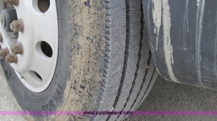 image for item E3833 2005 Freightliner CL120 semi truck