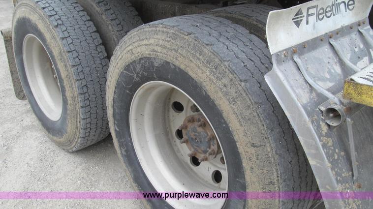 image for item E3833 2005 Freightliner CL120 semi truck