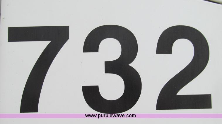 image for item E3833 2005 Freightliner CL120 semi truck