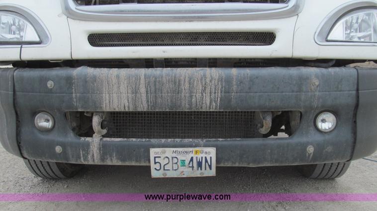 image for item E3833 2005 Freightliner CL120 semi truck