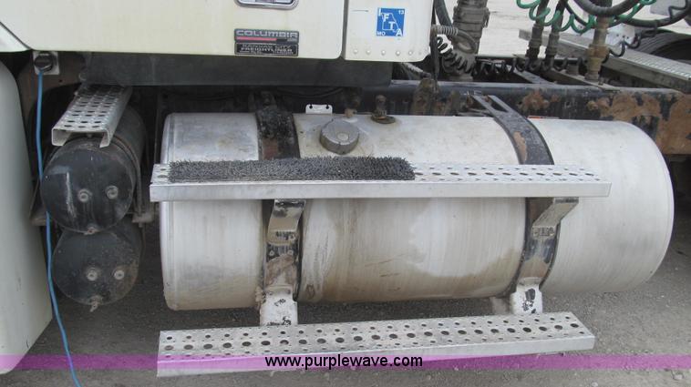 image for item E3833 2005 Freightliner CL120 semi truck