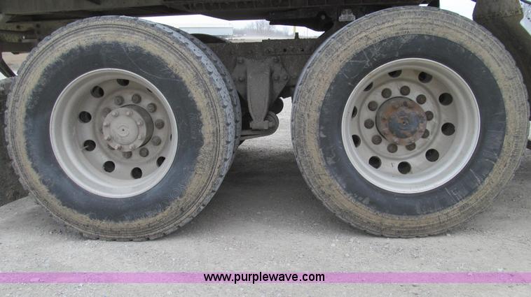 image for item E3833 2005 Freightliner CL120 semi truck