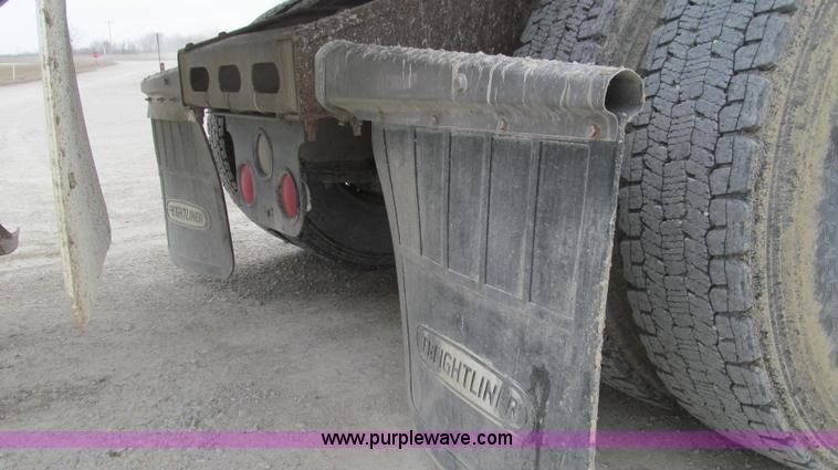 image for item E3833 2005 Freightliner CL120 semi truck