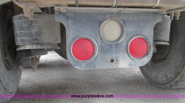 image for item E3833 2005 Freightliner CL120 semi truck