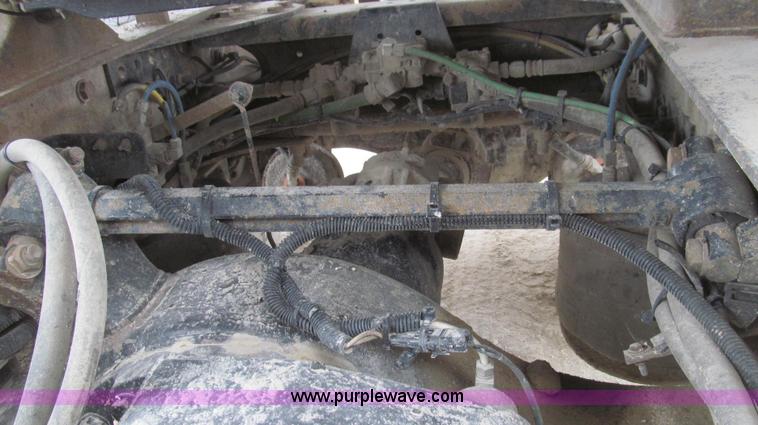 image for item E3833 2005 Freightliner CL120 semi truck