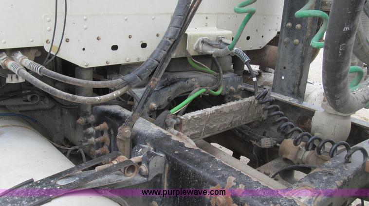 image for item E3833 2005 Freightliner CL120 semi truck