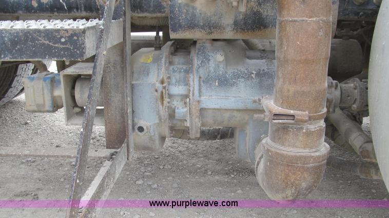 image for item E3833 2005 Freightliner CL120 semi truck