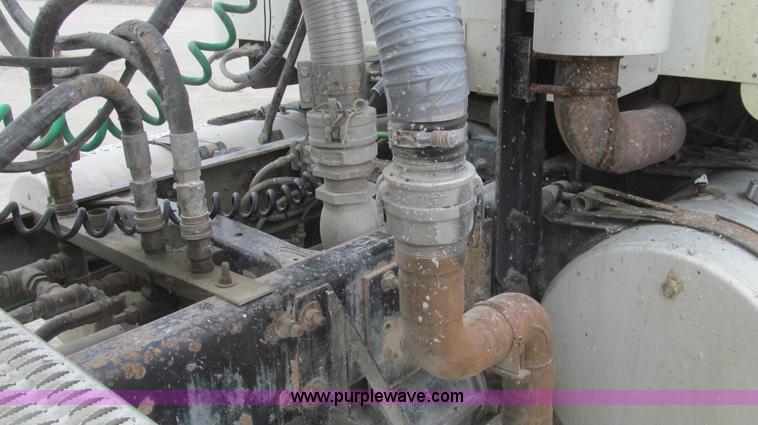 image for item E3833 2005 Freightliner CL120 semi truck