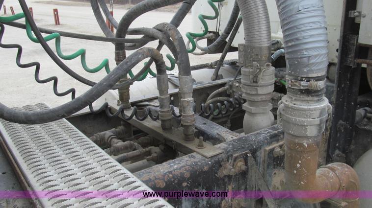 image for item E3833 2005 Freightliner CL120 semi truck