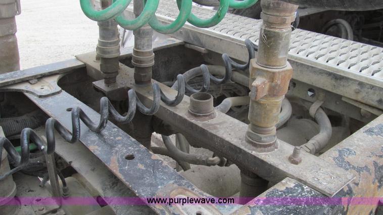 image for item E3833 2005 Freightliner CL120 semi truck