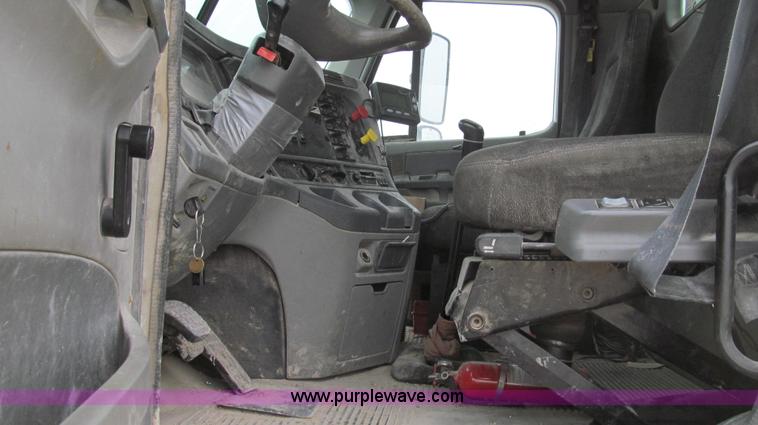 image for item E3833 2005 Freightliner CL120 semi truck