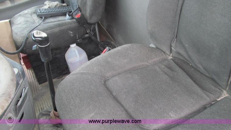 image for item E3833 2005 Freightliner CL120 semi truck