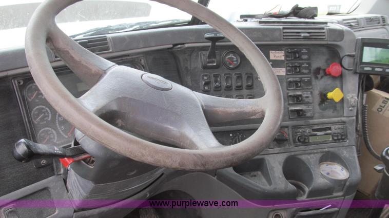 image for item E3833 2005 Freightliner CL120 semi truck