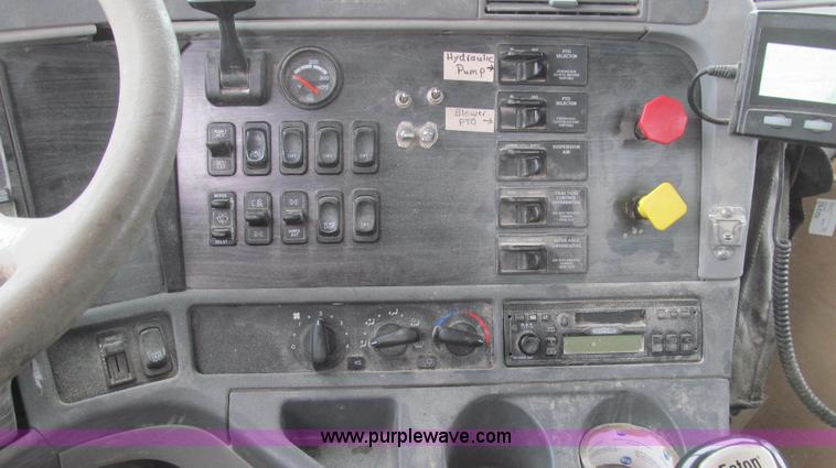 image for item E3833 2005 Freightliner CL120 semi truck