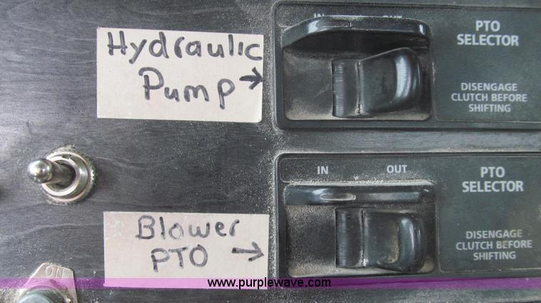 image for item E3833 2005 Freightliner CL120 semi truck