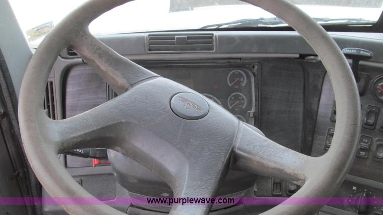 image for item E3833 2005 Freightliner CL120 semi truck