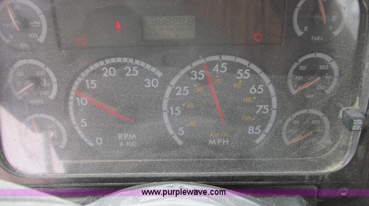 image for item E3833 2005 Freightliner CL120 semi truck