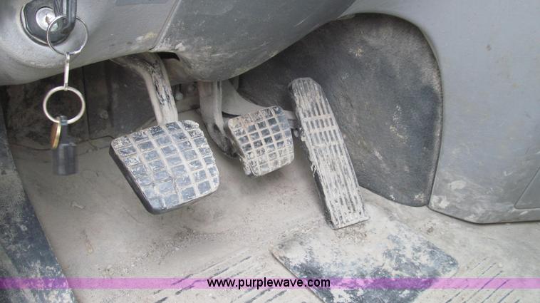 image for item E3833 2005 Freightliner CL120 semi truck