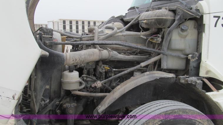 image for item E3833 2005 Freightliner CL120 semi truck