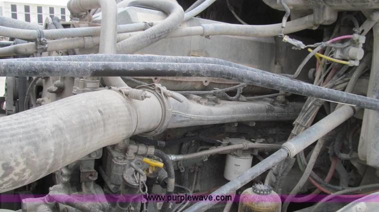 image for item E3833 2005 Freightliner CL120 semi truck