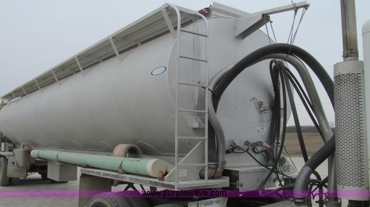 image for item E3834 2000 Ledwell Drag Chain dry bulk trailer