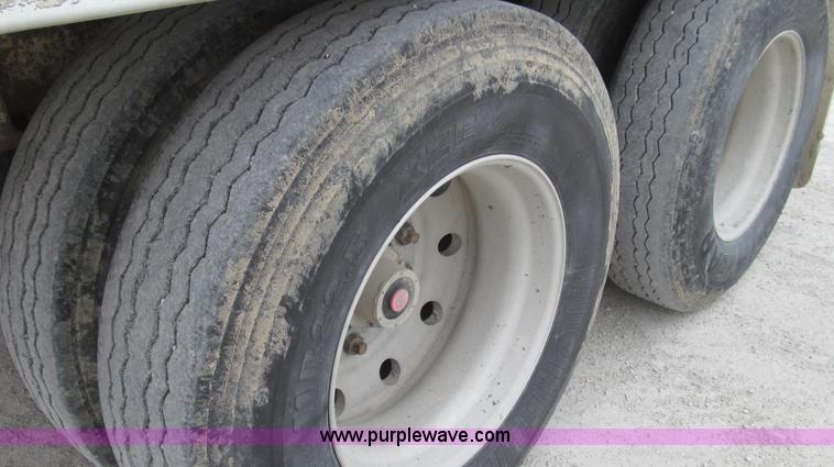 image for item E3834 2000 Ledwell Drag Chain dry bulk trailer