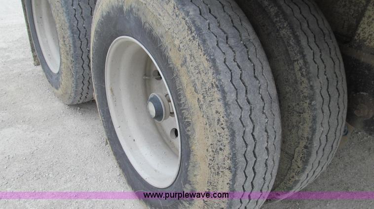 image for item E3834 2000 Ledwell Drag Chain dry bulk trailer