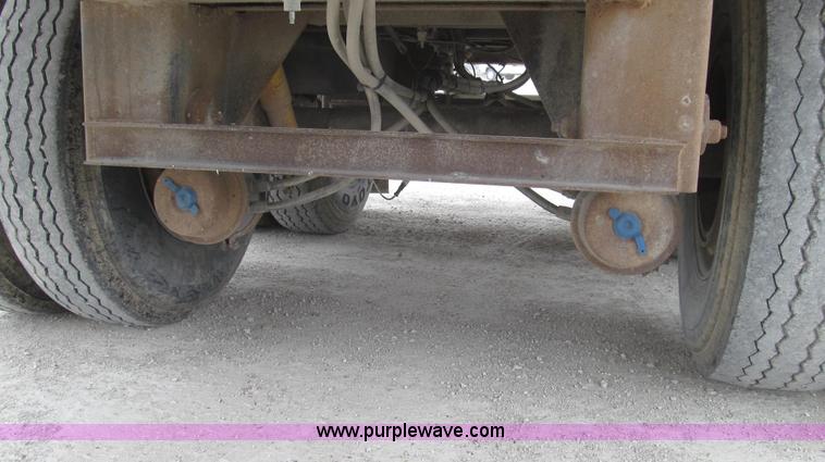 image for item E3834 2000 Ledwell Drag Chain dry bulk trailer