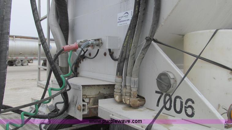 image for item E3834 2000 Ledwell Drag Chain dry bulk trailer