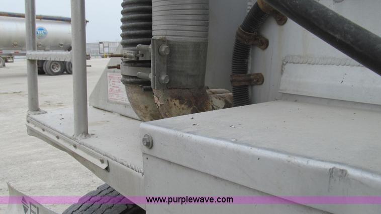 image for item E3834 2000 Ledwell Drag Chain dry bulk trailer