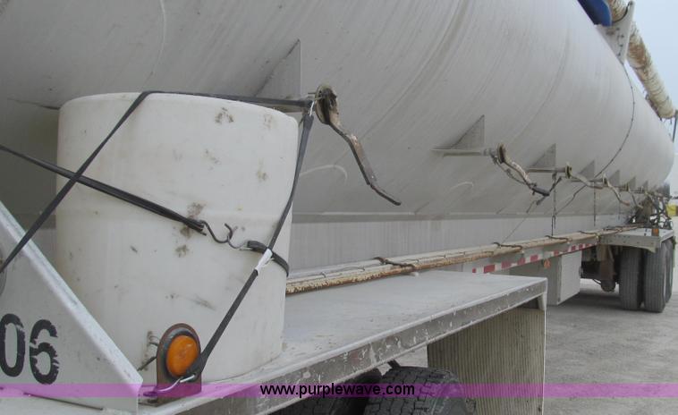 image for item E3834 2000 Ledwell Drag Chain dry bulk trailer