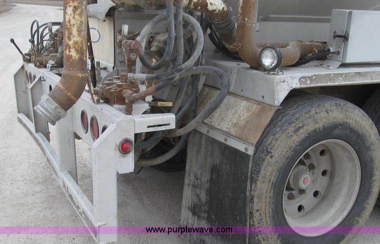 image for item E3834 2000 Ledwell Drag Chain dry bulk trailer